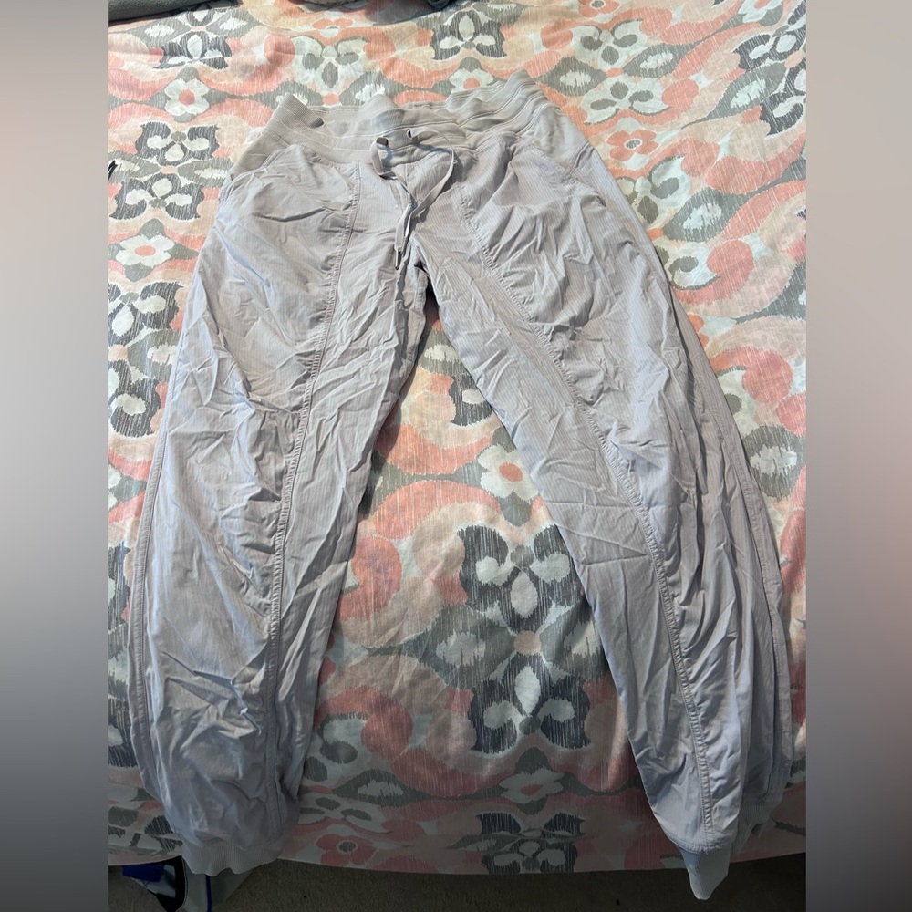 Luluelmon dance studio jogger size 8 grey